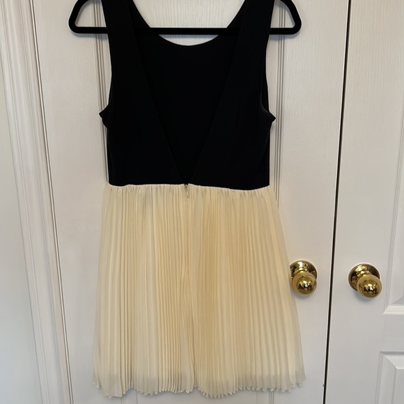 Mini dress - Picture 3 of 3